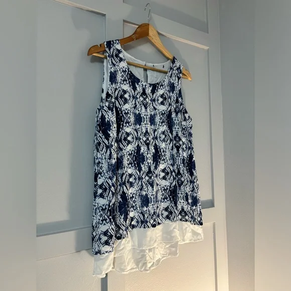 Blue and White Lightweight Top - Picture 2 of 4